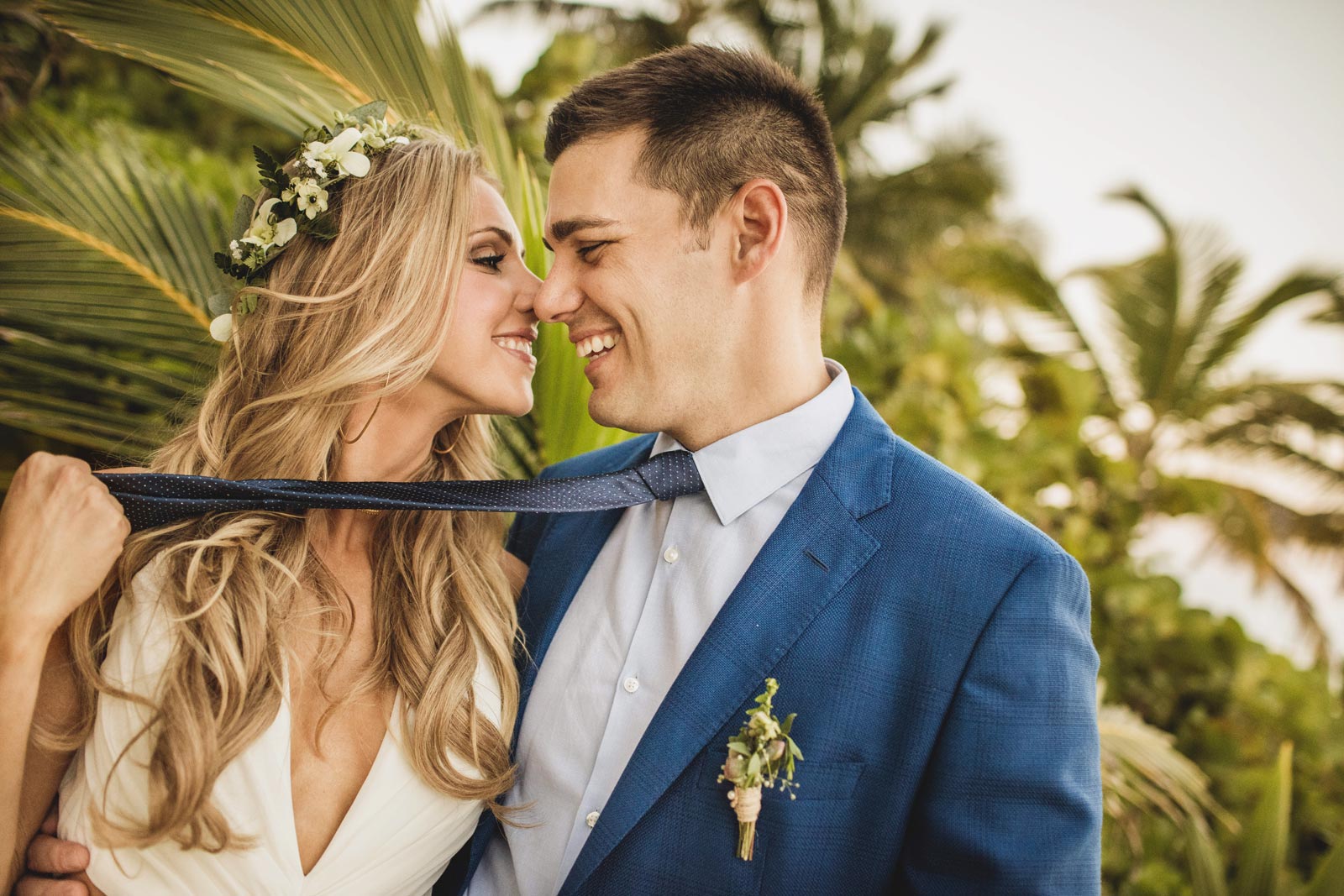 essential-groom-poses-to-complement-the-bride-cabo