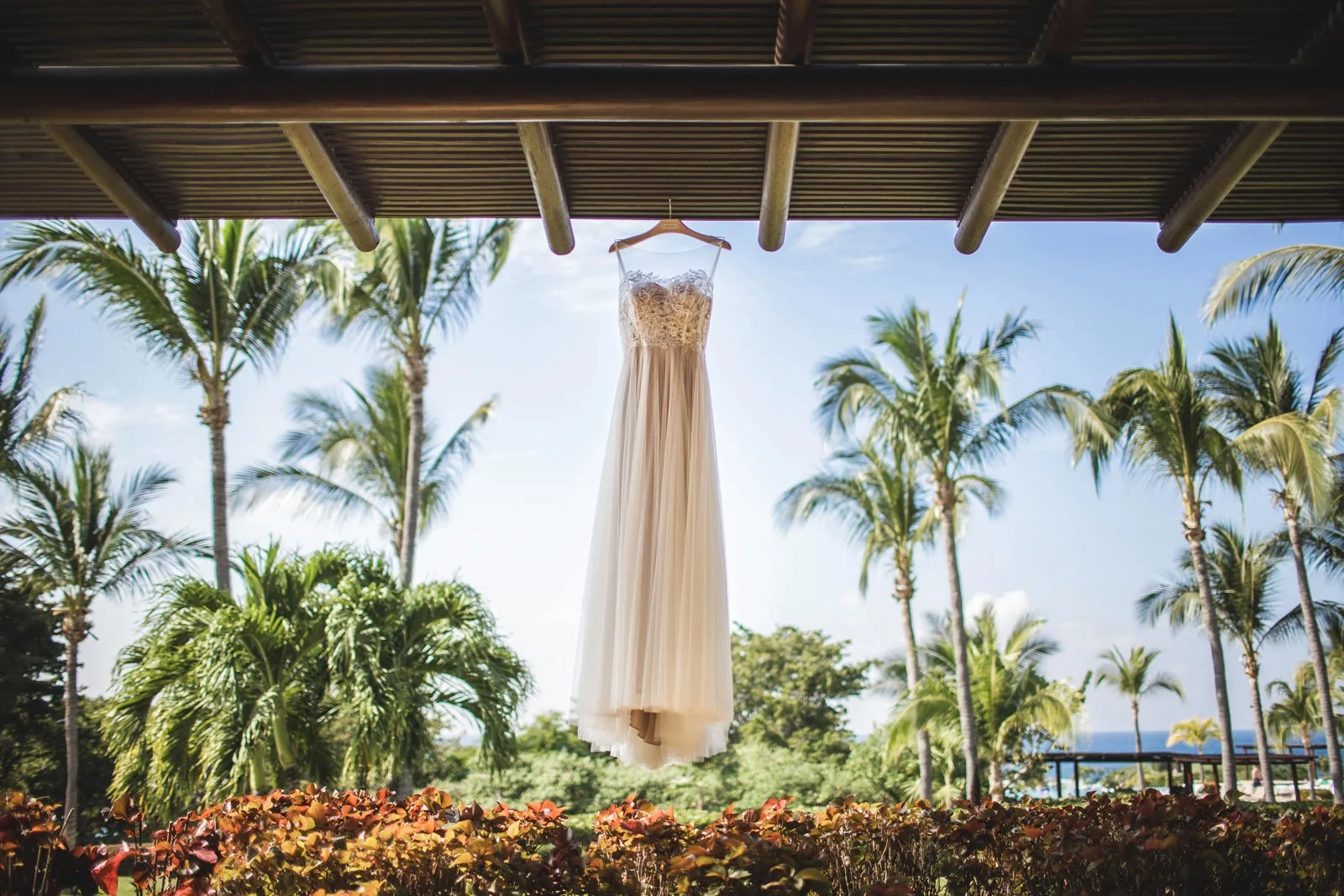 how-to-choose-a-photo-friendly-cabo-wedding-dress