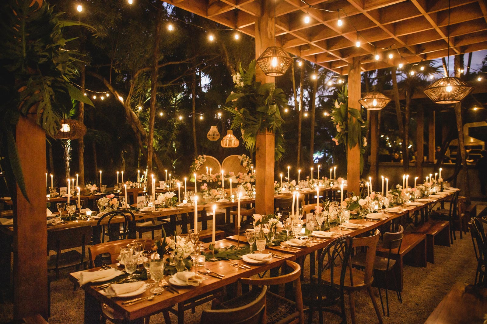 using-lanterns-for-mood-lighting-on-cabo-beaches